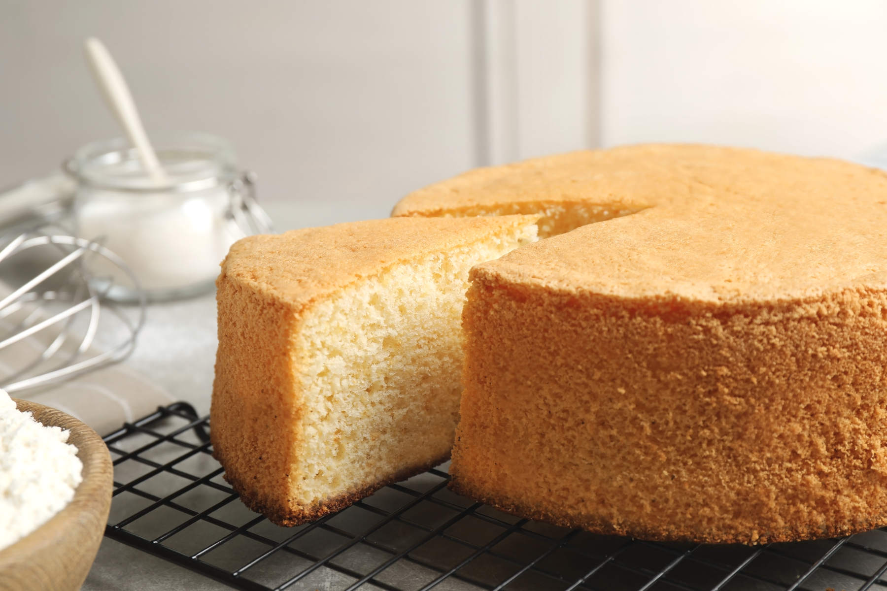 Familiarity with sponge cake